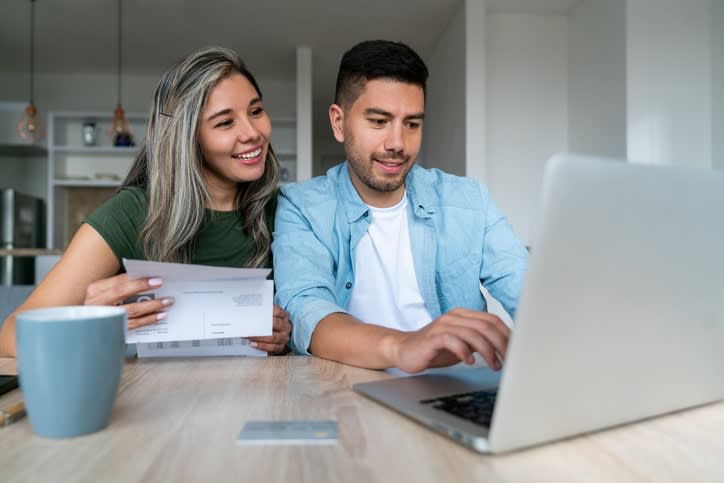 couple looking up online if tenant insurance in ontario is mandatory